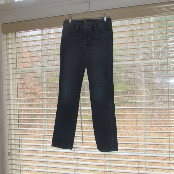 LEVI’S Flatters & Flaunts Medium Wash Skinny Leg Jeans Size 10M - Picture 2 of 6